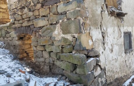 stone building corner poor condition